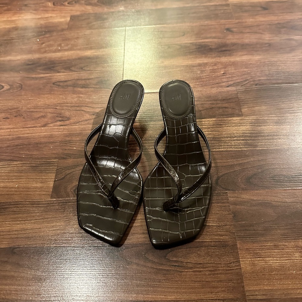 Elegant Brown Croc-Embossed Women's Sandal Heels